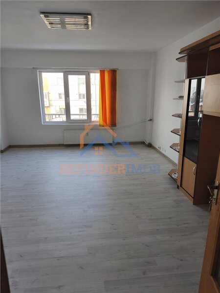 Calea Calarasilor, apartament de vanzare cu 3 camere, 2 grupuri sanitare