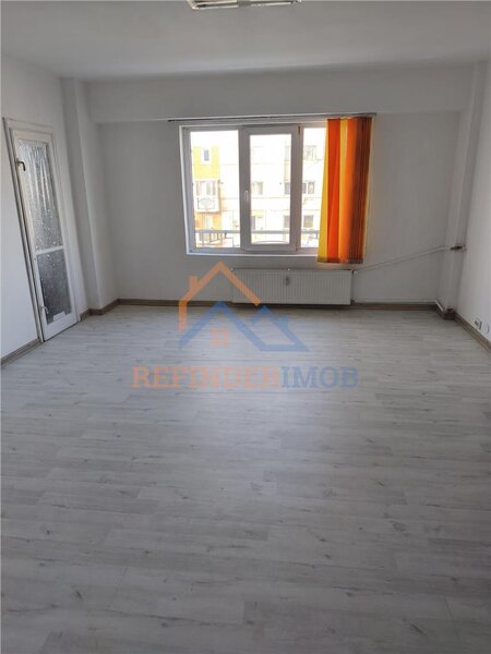 Calea Calarasilor, apartament de vanzare cu 3 camere, 2 grupuri sanitare