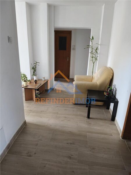 Calea Calarasilor, apartament de vanzare cu 3 camere, 2 grupuri sanitare