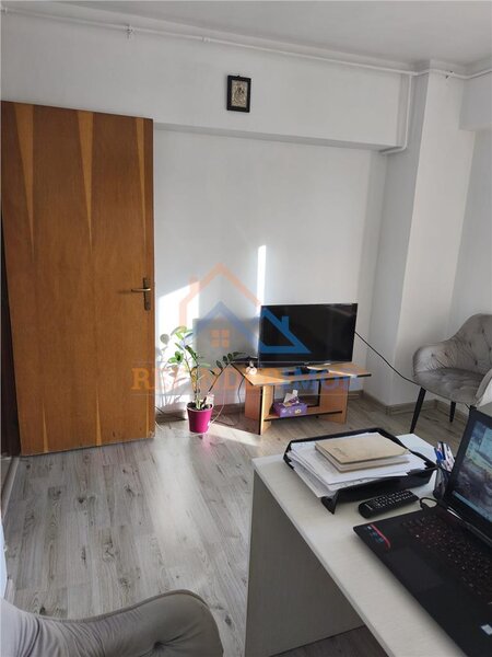 Calea Calarasilor, apartament de vanzare cu 3 camere, 2 grupuri sanitare